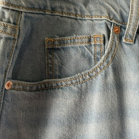 Universal Thread Women's Mid-Rise Boyfriend Jeans Light Wash Size 17 - Picture 4 of 12